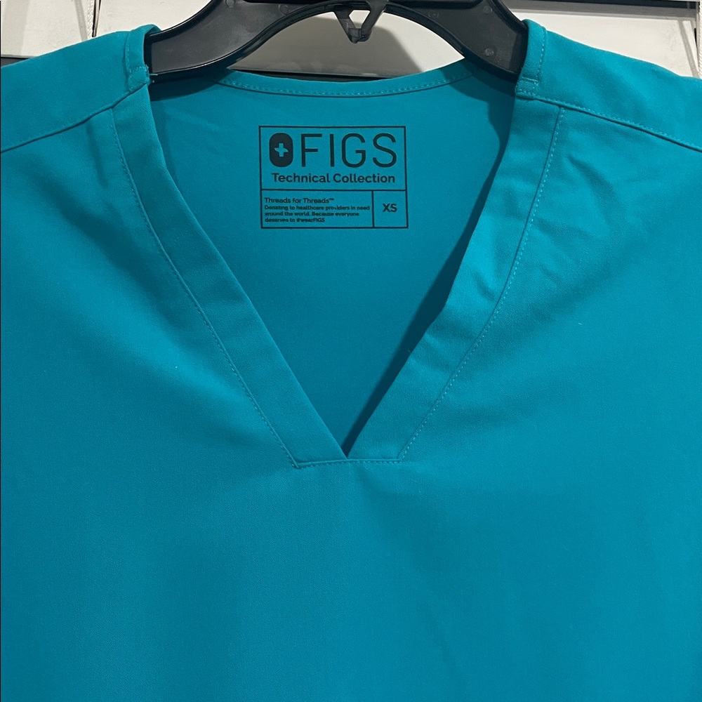 Figs Casma Three-Pocket Scrub Top Teal - Picture 5 of 5